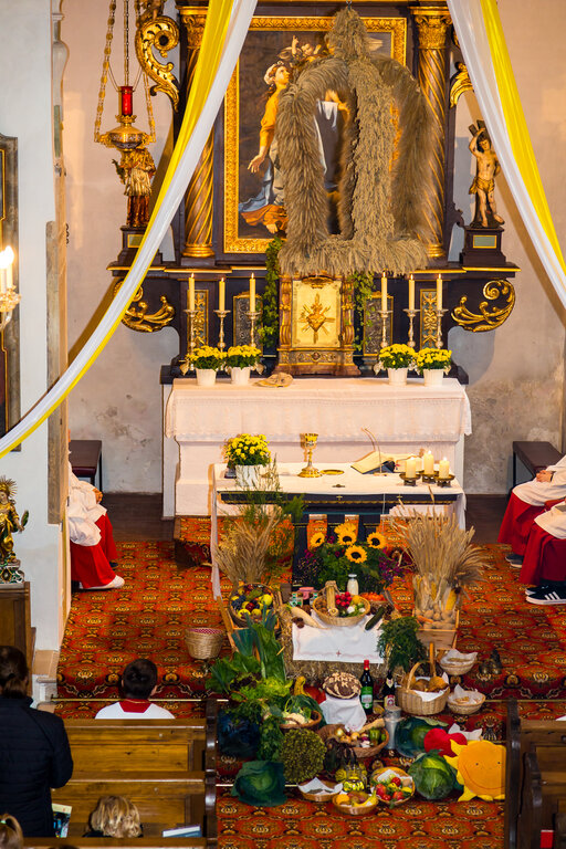 Image: _JA 24201 Erntedank in Hohenried, Kirche, Messe.jpg